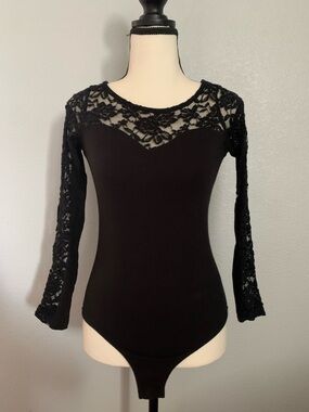 Ambiance Apparel Black Lace Yoke Long-Sleeve Bodysuit